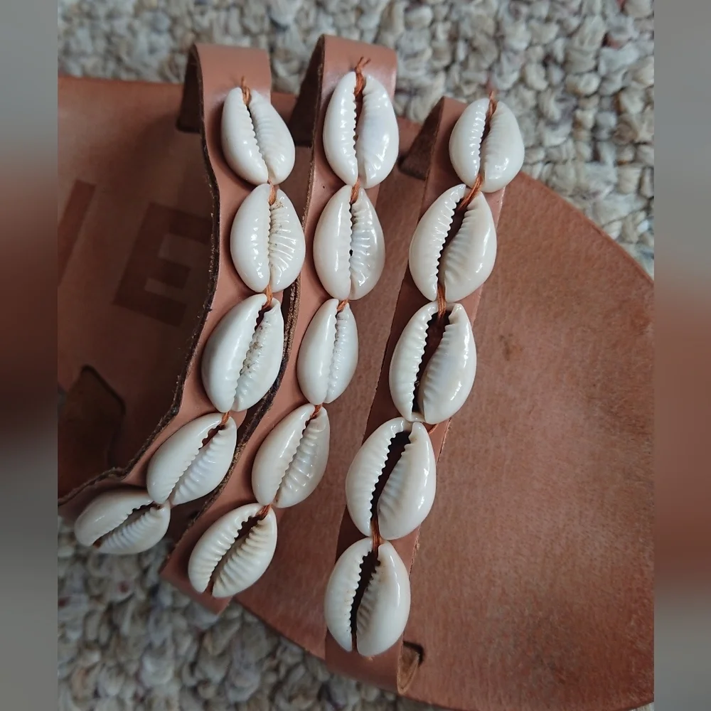 Manebí 'Ibiza' full grain leather and shells slides size 6.5